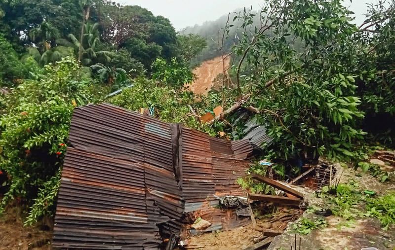 Indonesia rescuers await reinforcements in hunt for landslide survivors