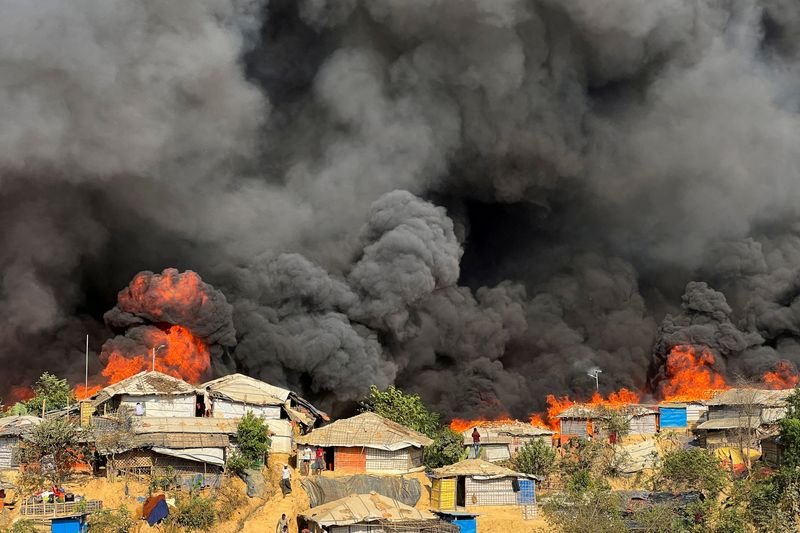 Thousands of Rohingya refugees homeless after Bangladesh camp fire -UN