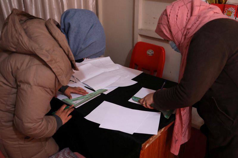 Women's employment drops by 25% in Afghanistan since mid-2021 - ILO