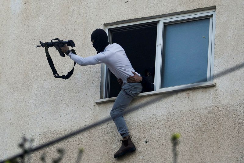 Israeli forces kill six in raid on West Bank refugee camp