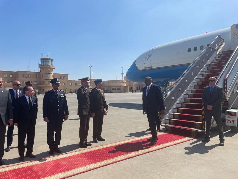 In Egypt, Pentagon chief seeks to balance human rights and security