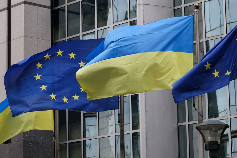 Ukrainian journalists fight another kind of war - against graft