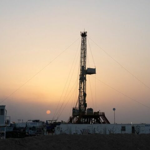 Analysis-iraq's ambition to match saudi oil output is out of reach - photo licensed by shore news network.