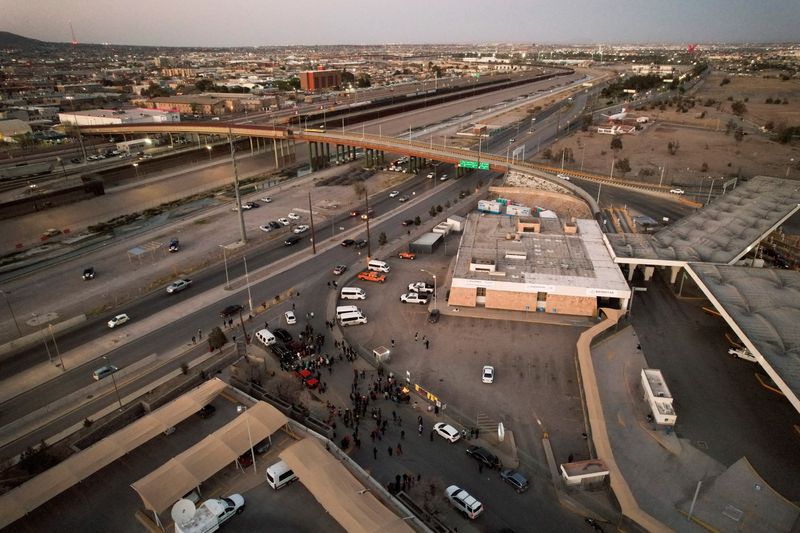 Mexican migration officer absent as deadly fire began in cell he supervised, guard says