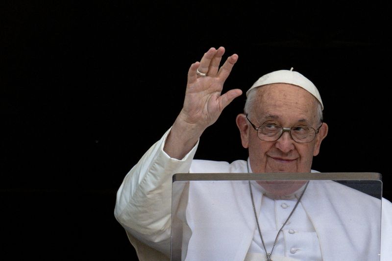 Pope urges countries to manage migrant waves, expand legal channels