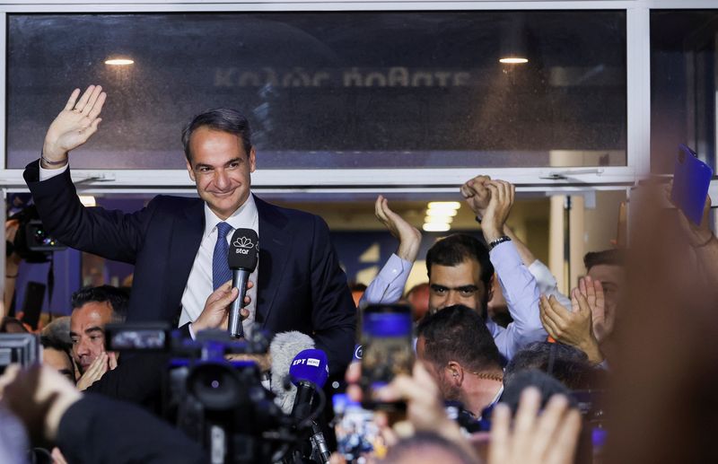 Greece's ruling Conservatives win vote but fall short of majority