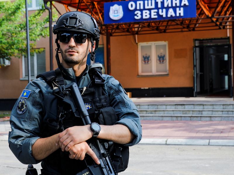 US rebukes Kosovo for escalating tensions, Serbia puts army on alert