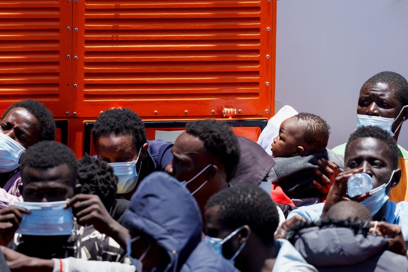 Ombudsman to investigate if Spain delayed migrant rescue
