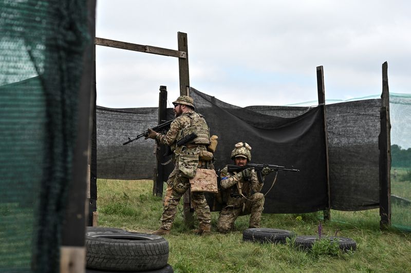 US keeps up weapons shipments to Ukraine with new $500 million package