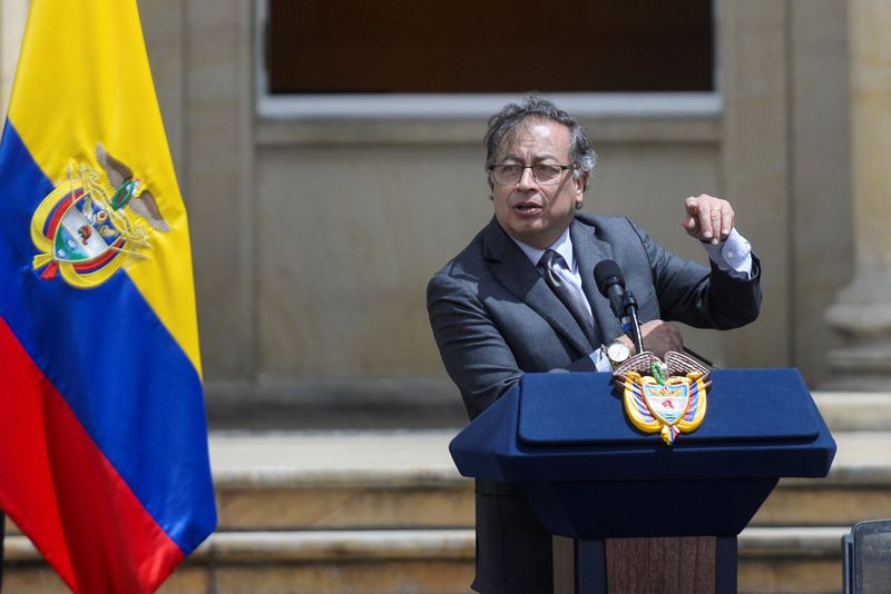 FARC dissidents and Colombian government reach agreement to begin peace talks