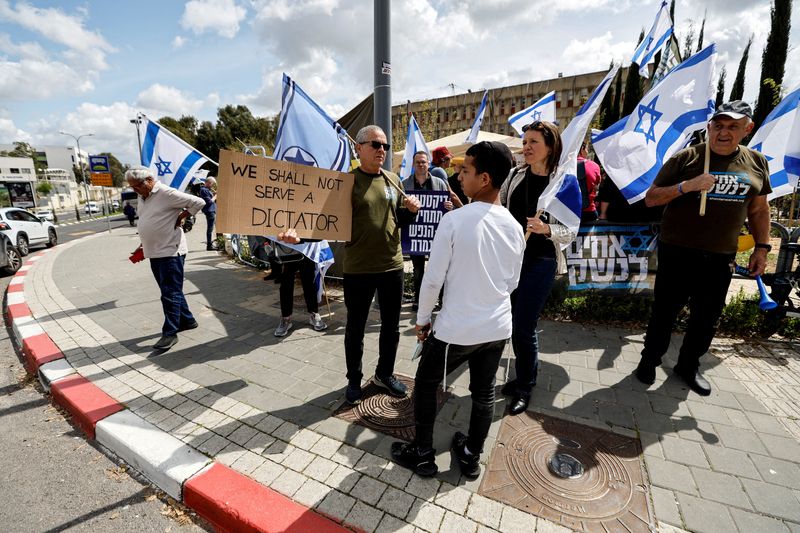 Israel's Netanyahu cools censure of protesting reservists as judicial crisis simmers