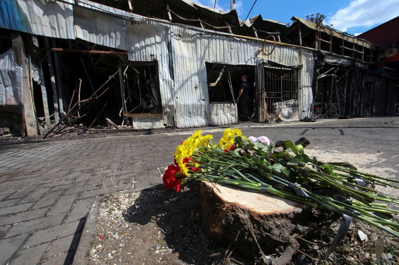 Ukraine mourns 16 killed in Russian attack that hit market in east