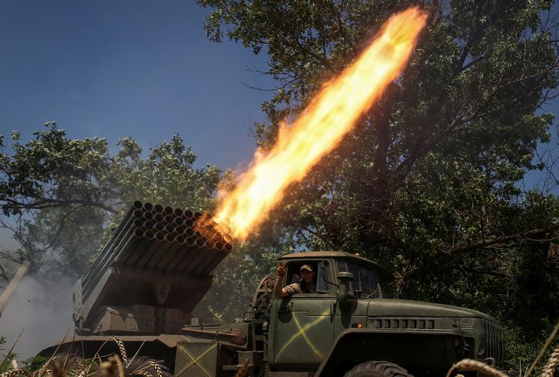 Ukrainian forces press on in east, inflict casualties in south-officials