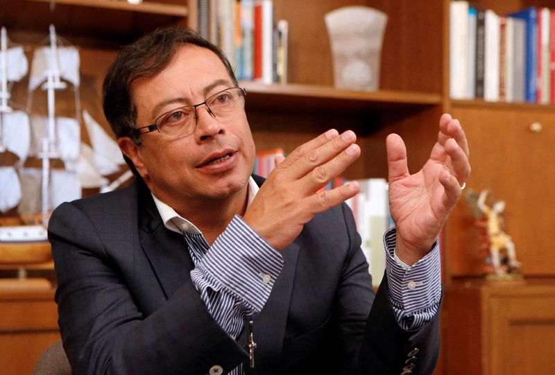 Colombia gov't, largest FARC dissident group to begin peace talks