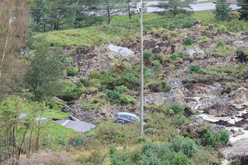 Landslide causes large chunk of Swedish motorway to collapse