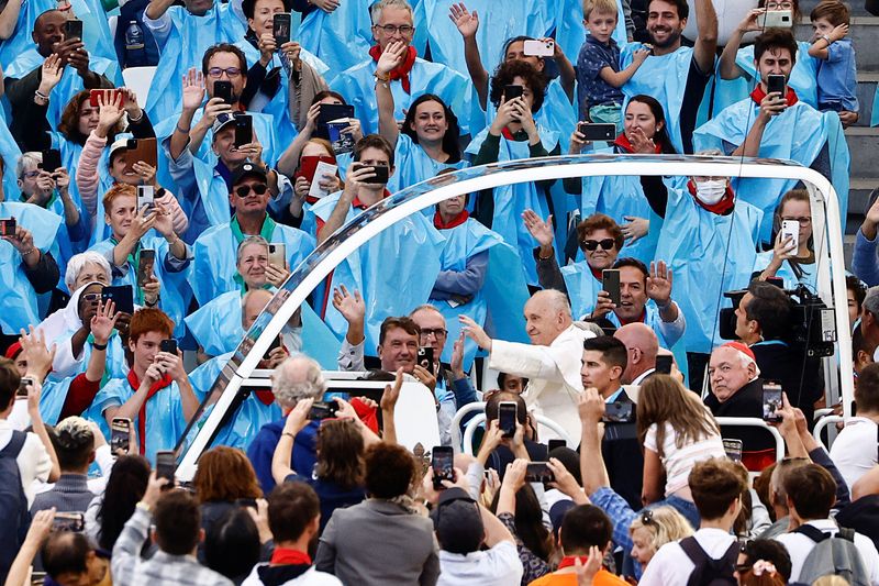 No 'sea of death': Pope calls for pan-European action on migration