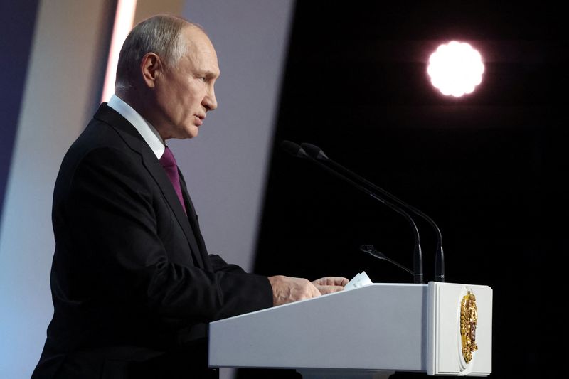 Russia's Putin signs decree on autumn military conscription