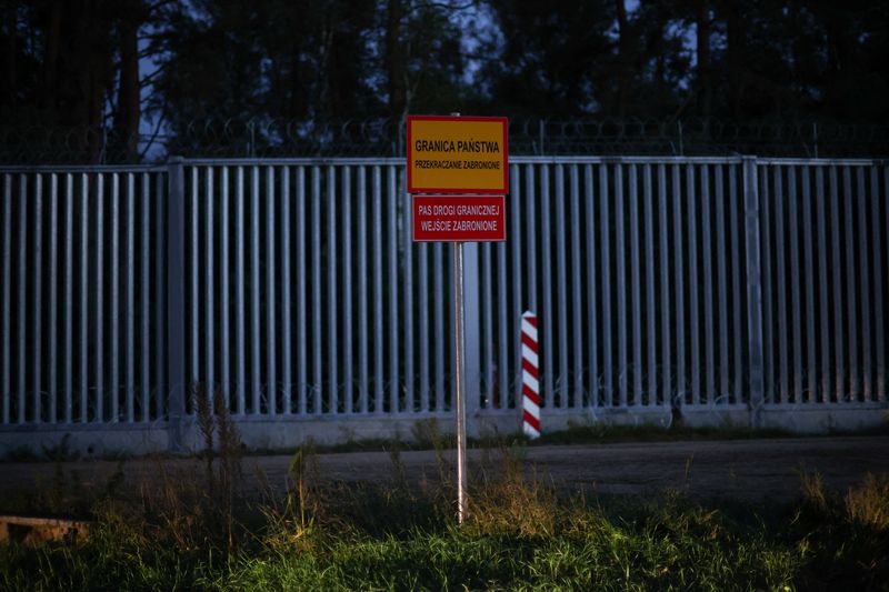 Poland election campaign polarised by anxiety over migration