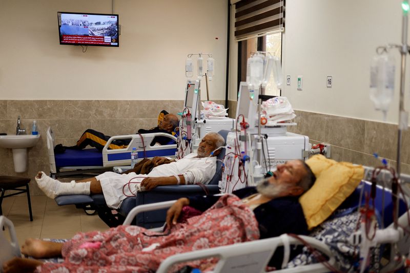 Gaza hospitals struggling to cope with air strikes, blockade