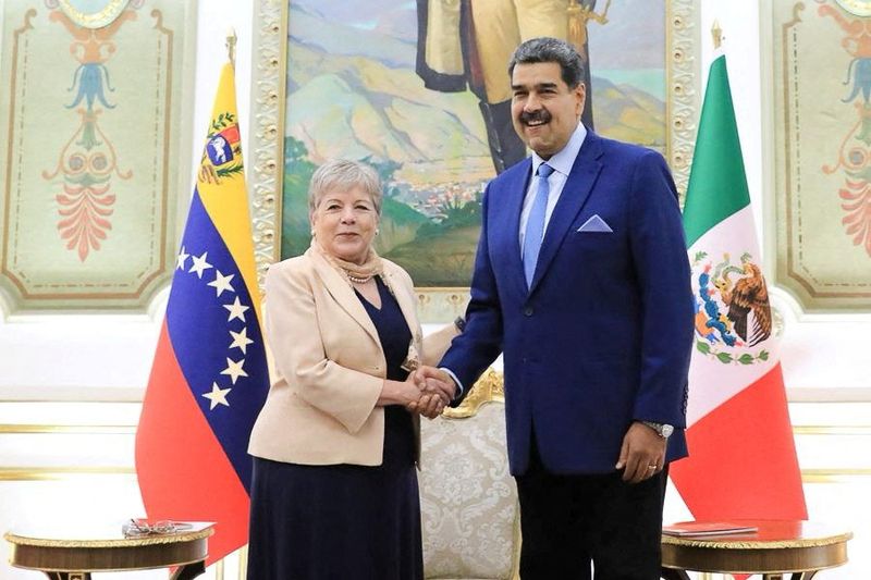 Venezuela's Maduro to attend October migration summit in Mexico