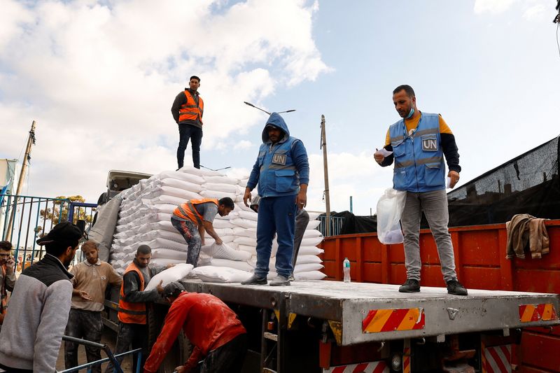 Hamas says Israel truce will bring in aid, free prisoners