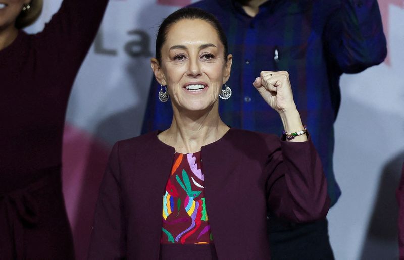 Mexican presidency race tightens slightly, Sheinbaum retains big lead -poll