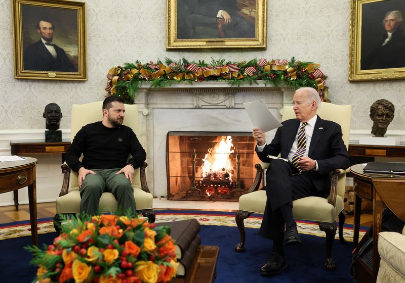 Biden tells Ukraine's Zelenskiy: Don't give up hope