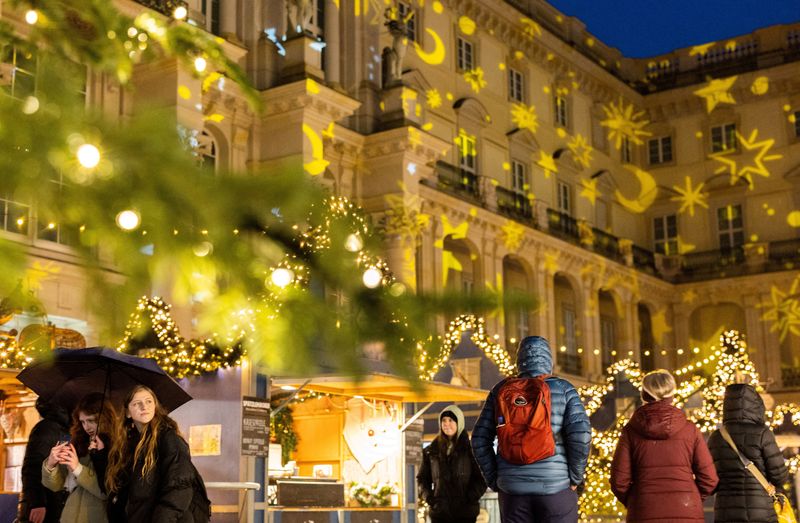 Holiday travel peaks in Europe despite security warnings