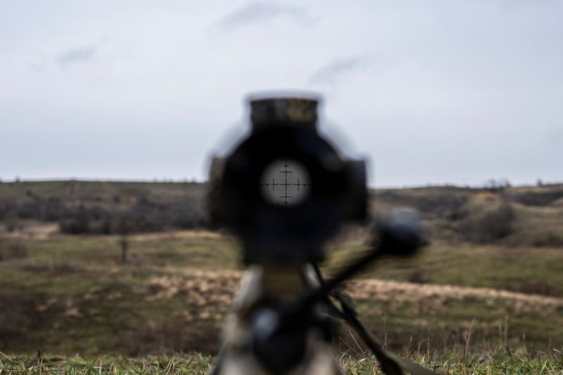 Russia, Ukraine report six civilians killed in attacks on Kherson, Horlivka