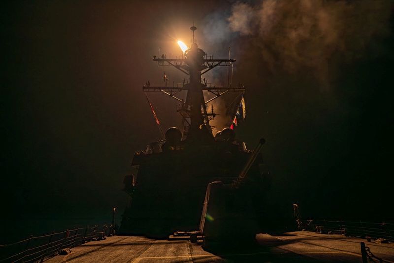US and Britain strike Yemen in reprisal for Houthi attacks on shipping