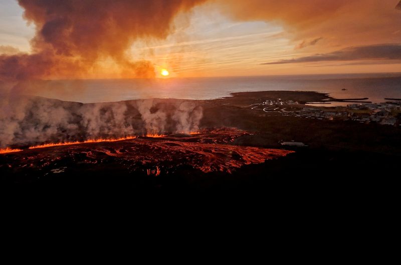 Iceland volcano recedes after 'black day' of town fires