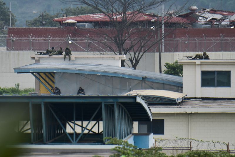Ecuadorean prosecutor killed by gang, two arrested -police
