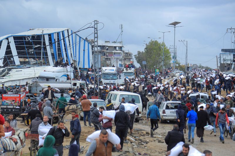 South Gaza battles rage as heavy rain hits displaced further north