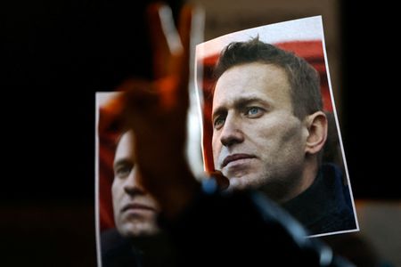 US to impose 'major sanctions' on Russia over Navalny death