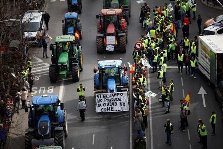 Protesting Spanish farmers drive hundreds of tractors to Madrid