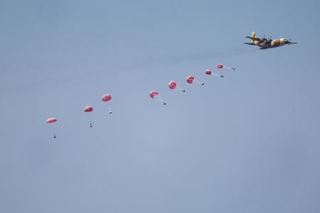 tagreuters.com2024binary_LYNXNPEK310FR-VIEWIMAGE