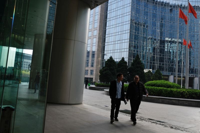 Fitch cuts China's ratings outlook on growth risks