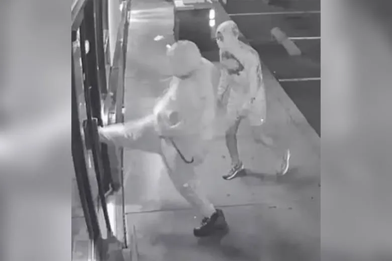Suspects Wanted in Philly Smokers Zone Robbery 125470801 10157865581915910 1149126175578584385 N