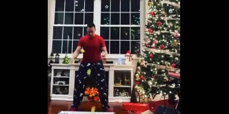 Man who juggled tennis balls on keyboard to Man who juggled tennis balls on keyboard to