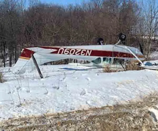Two survive plane crash in snowy Iowa intersection Two survive plane crash in snowy Iowa intersection