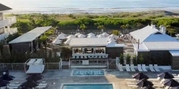 ICONA Resorts purchases the Windrift Hotel in Avalon ICONA Resorts purchases the Windrift Hotel in Avalon