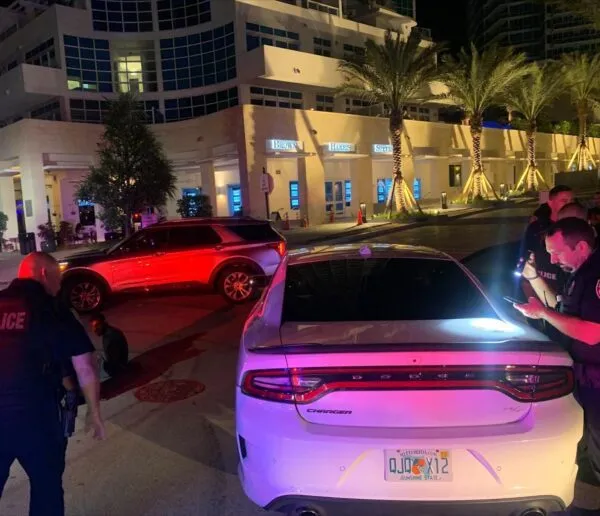 Teen loses his ride after eluding police in Miami Beach Teen loses his ride after eluding police in Miami Beach