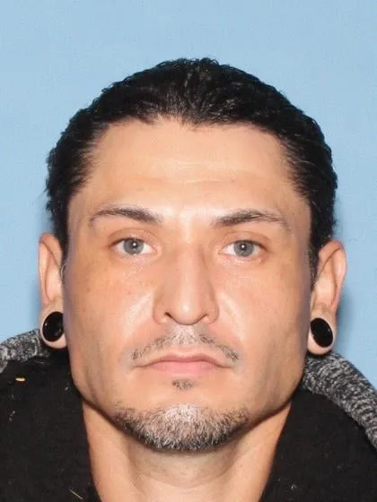 Fugitive kidnapper who attacked officer with bayonets shot Fugitive kidnapper who attacked officer with bayonets shot