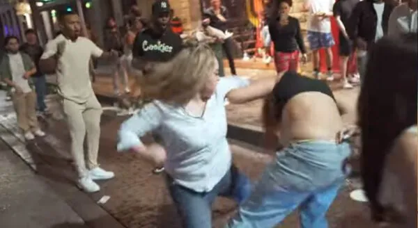Two women engage in Downtown Austin street fight Two women engage in Downtown Austin street fight