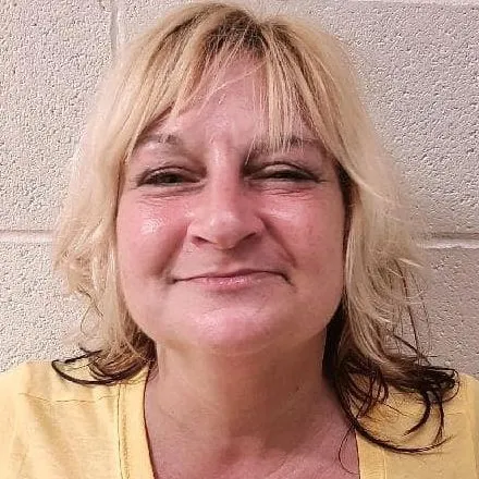 Woman set her house on fire with person inside, then sat in lawn chair and watched Woman set her house on fire with person inside, then sat in lawn chair and watched
