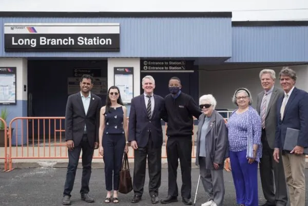 This ridiculous Vin Gopal photo op shows Murphy pandemic virtue signaling on full display 196220062 3969232523156988 5524362208832990269 N