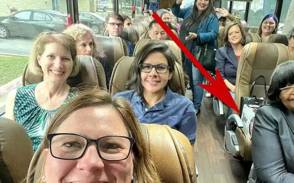 Unmasked Texas Democrats Board Plane full of Beer to D.C. Dems2