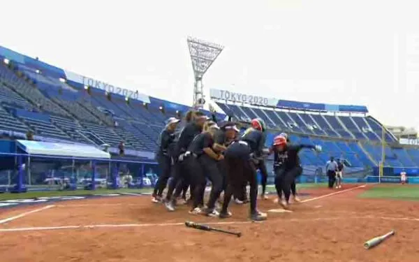 USA beats Japan with Kelsey Stewart Walk-off home run to advance to gold medal game USA beats Japan with Kelsey Stewart Walk-off home run to advance to gold medal game