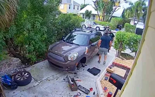 Police swarm Florida man after neighbors heard woman being held hostage, screaming for help Police swarm Florida man after neighbors heard woman being held hostage, screaming for help