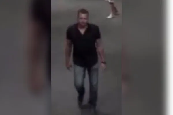 Do you have the time? Police searching for suspect who beat fan at Philadelphia Green Day concert Do you have the time? Police searching for suspect who beat fan at Philadelphia Green Day concert